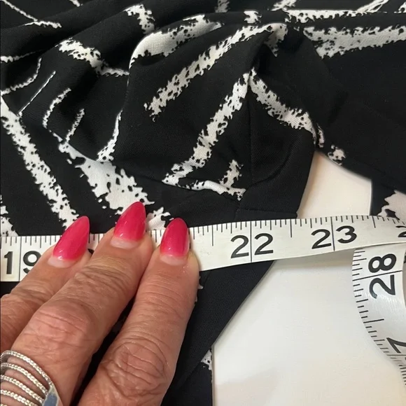 #181 CLARA SUNWOO Monochrome Abstract Duster. - Picture 5 of 6